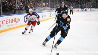 Während des Spiels Dinamo-Minsk und CSKA aus Moskau