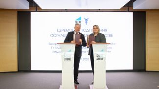 Michail Mjatlikow und Tatjana Charlap. Foto: Chinesisch-Belarussischer Industriepark "Great Stone"