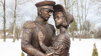 Bronzene Skulptur  "Echo der Liebe" in Boguschewsk
