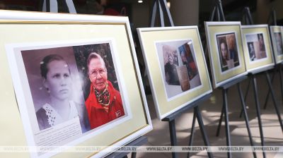 Frauenunion Minsk präsentiert die Fotoausstellung "Frauengesicht des Sieges" 