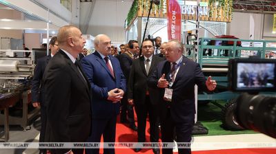 Lukaschenko und Alijew auf der Caspian Agro in Baku