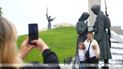 Donbass-Kinder sind zur Reha-Kur in Belarus. Auf dem Foto: Besuch in Minsk