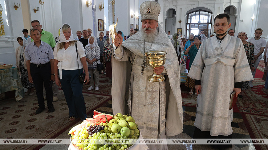 Obstweihe beim Fest Verklärung Christi (Apfel-Erlöser)