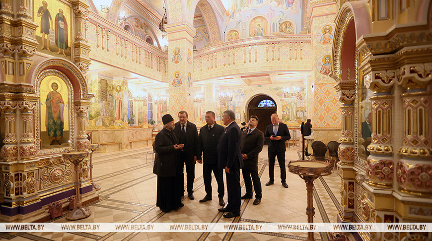 Russische Parlamentsdelegation besucht Allerheiligenkirche in Minsk