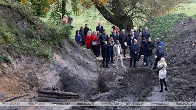 Archäologischer Komplex am Fluss Menka 