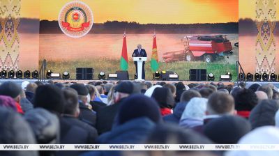 Lukaschenko nimmt am Erntedankfest „Dazhynki-2024“ in Mosty teil