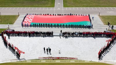 36 m lange Staatsflagge am Hügel des Ruhmes
