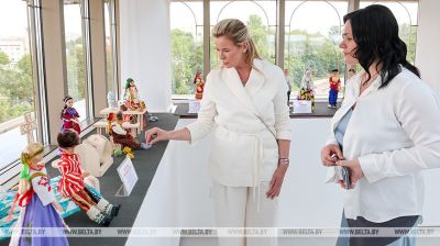 Slawischer Basar in Witebsk: Ausstellung der Volkstrachten  