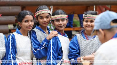 Indische Schüler erholen sich im Nationalen Bildungs- und Erholungszentrum für Kinder „Subrjonok“