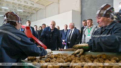 Lukaschenko mit einem Arbeitsbesuch in der Region Mogiljow