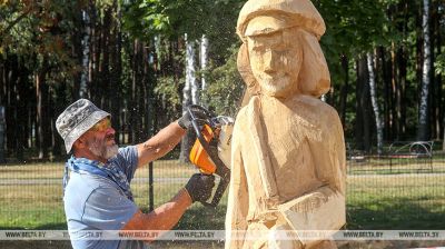 Festival der Holzskulpturen in Gomel 