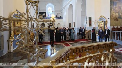 Lukaschenko besucht das Kloster in Schirowitschi  
