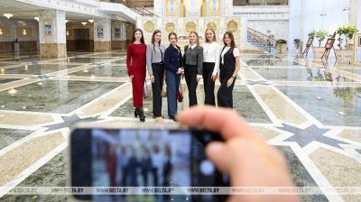 Finalistinnen des Schönheitswettbewerbs Miss Belarus 2025 im Palast der Unabhängigkeit  