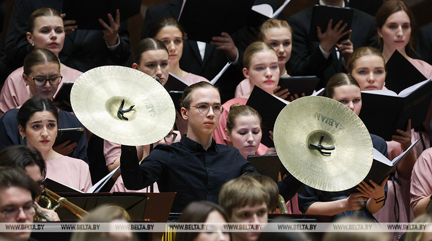 Belarussisch-russisches Jugendorchester beim Konzert in Minsk 