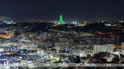 Algier: Unendliche Sanddünen der Sahara und üppige grüne Landschaften 