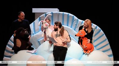 Puppentheater des Gebiets Mogiljow bereitet sich auf Neujahrsaufführungen vor 