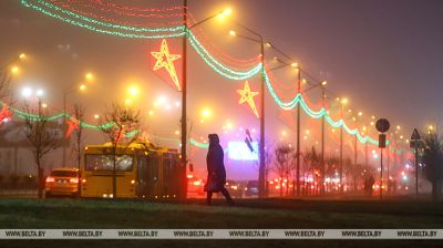 Nebel im abendlichen Minsk 