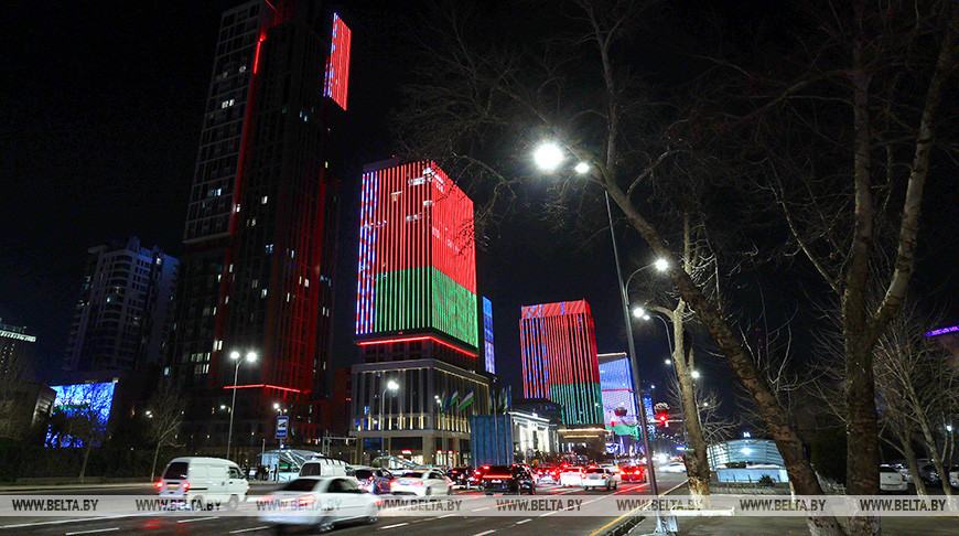 Taschkent erstrahlt in den Farben der belarussischen Flagge  