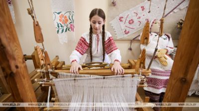 Lokale Webtraditionen in der Region Minsk   