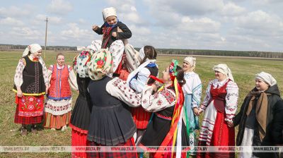 Volksbrauch Sula-Reigen im Kreis Gomel 