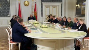 Alexander Lukaschenko hat eine Sitzung zur Effizienz des Handelssystems für die Bevölkerung in Belarus einberufen