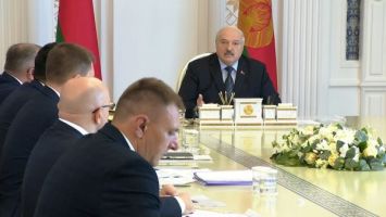 Lukaschenko über Industrie: Trotz positiver Lage kein Grund, sich auf den Lorbeeren auszuruhen