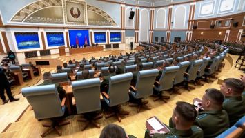 Lukaschenko erklärt über Ernsthaftigkeit der geopolitischen Lage und Bedrohungen nahe der belarussischen Grenzen
