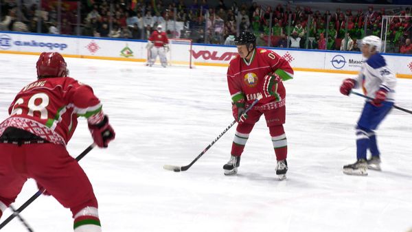 Eishockey-Team des Präsidenten spielt Unentschieden gegen das Team Brest