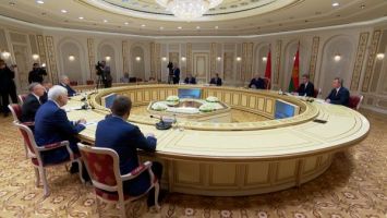 Lukaschenko: Zusammenarbeit mit Sankt Petersburg hat für uns höchste Priorität