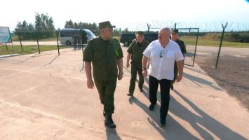 Lukaschenko spricht über Beseitigung der Spannungen an der Grenze zur Ukraine