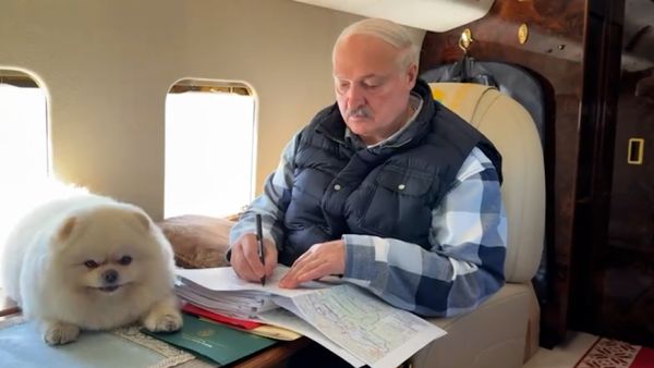 Lukaschenko inspizierte die Aussaatkampagne in der Region Minsk aus dem Hubschrauber