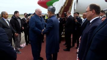 Lukaschenko nahm persönlich Abschied vom Sultan von Oman, Haitham bin Tariq Al Said, am Flughafen