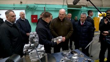 Lukaschenko sieht Potenzial für den Ausbau der Motorenproduktion in Belarus