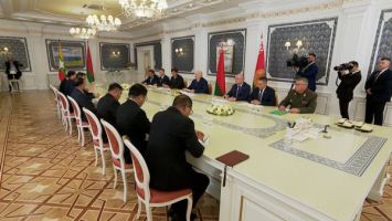 Lukaschenko trifft Premierminister von Myanmar