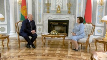 Lukaschenko trifft Vorsitzende des aserbaidschanischen Milli Majlis Sahiba Gafarova 