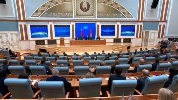 Lukaschenko berief eine Sitzung mit der Leitung der Nationalbank und anderer Banken ein