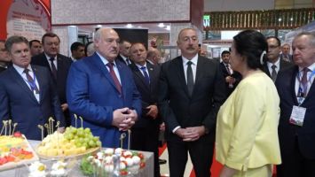 Lukaschenko und Alijew auf der Caspian Agro in Baku