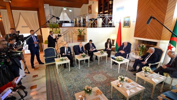 Staatspräsident trifft sich mit dem Sprecher der Nationalen Volksversammlung Algeriens
