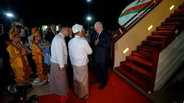 Lukaschenko ist zu einem offiziellen Besuch in Myanmar eingetroffen