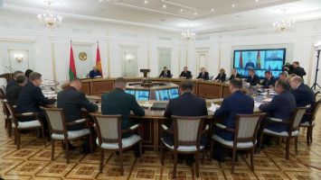 Lukaschenko beruft Telefonkonferenz ein: Ernte und Bewältigung der Unwetter-Folgen stehen im Mittelpunkt