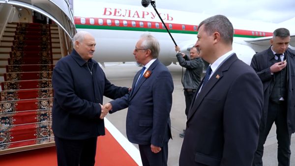 Lukaschenko zu Arbeitsbesuch in Moskau eingetroffen