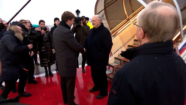 Lukaschenko trifft in Moskau zur Sitzung des Obersten Staatsrats ein