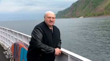 Lang ersehnter Wunsch geht in Erfüllung: Lukaschenko auf dem Baikal-See